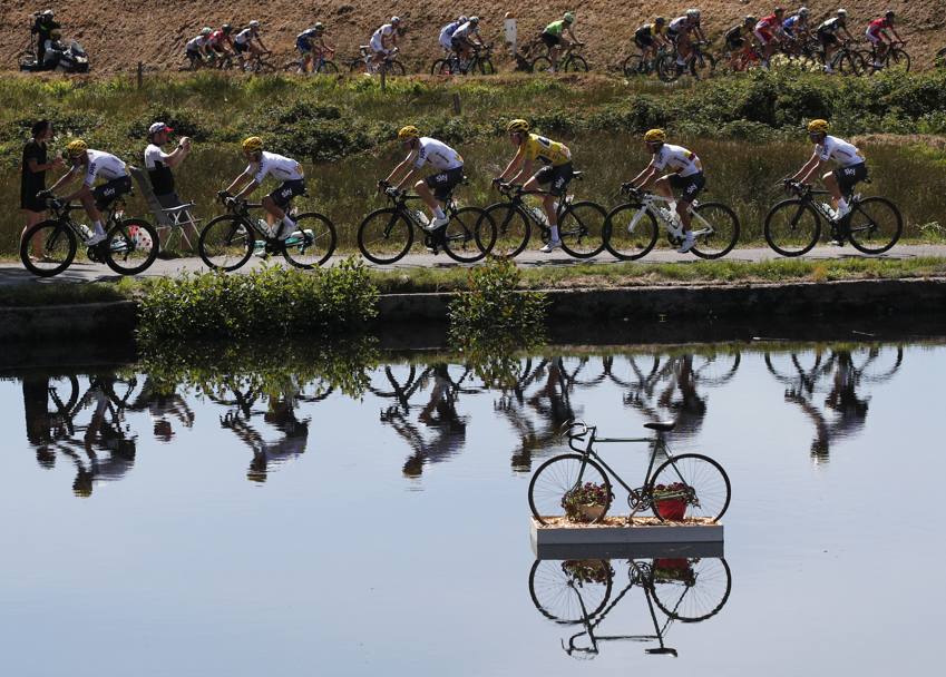 Tour de France riflesso sull&#39;acqua (Ap)